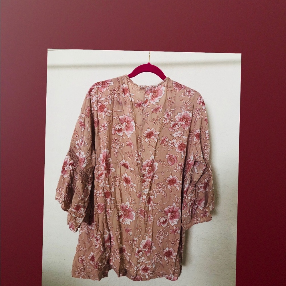 Bell lace kimono in pinkish taupe